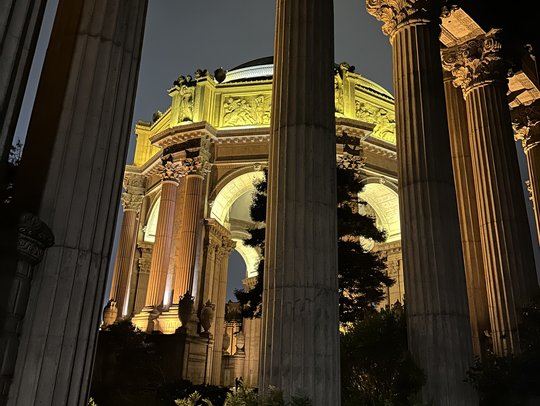 Palace of Fine Arts bei Nacht