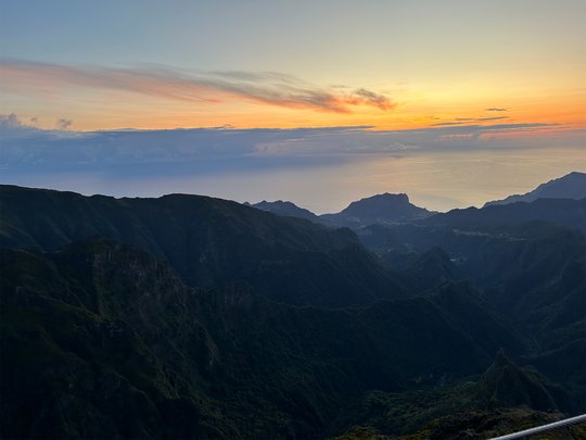 Sonnenaufgang auf dem Pico do Arieiro (1818m), da kann es schon mal frisch werden.