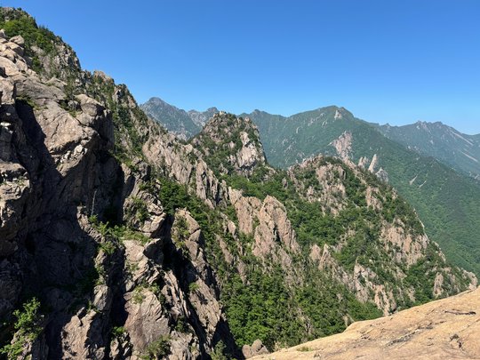 Auf einem der Berge im Seoraksan