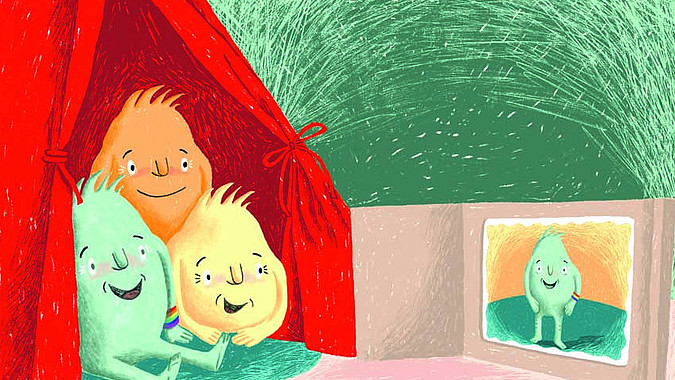Drei illustrierte bunte Figuren sitzen in einem roten Zelt und schauen sich gemeinsam ein Bild in einem Kamischibai-Theater an.