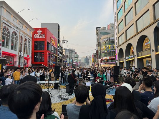 Live Street Music auf dem Hongdae Markt