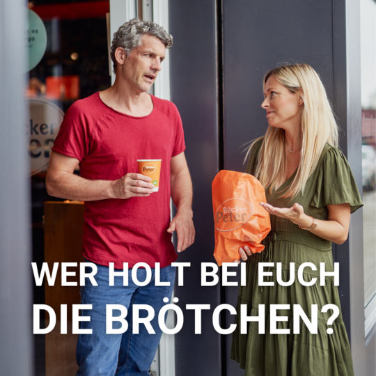 Paar mit Brötchentüte